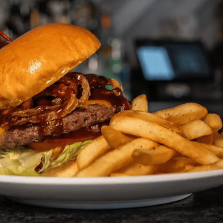 Crunchy Onion Rings: A Bar & Grill Favorite